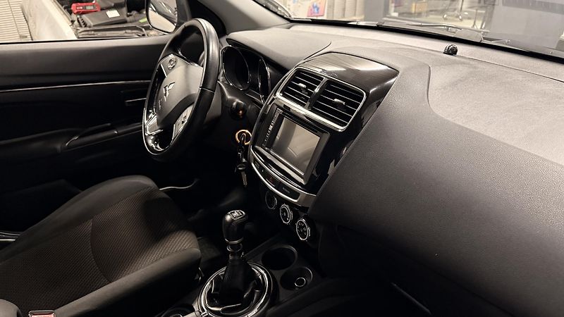Mitsubishi ASX (2016) 1.6Di-D, ČR,4X4 - fotka 28 z 56
