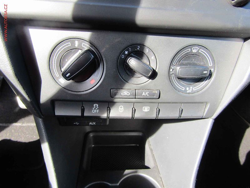 Škoda Rapid (2015) 1.6TDi, AC, temp - fotka 13 z 16