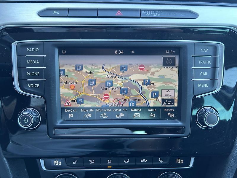 Volkswagen Passat 2.0TDI 110kW HIGHLINE - fotka 21 z 27