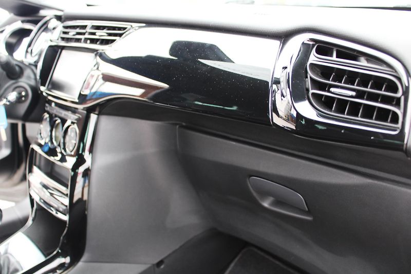 Citroën DS3 (2016) 1,2i KLIMA TEMPOMAT NAVI DAB - fotka 15 z 25