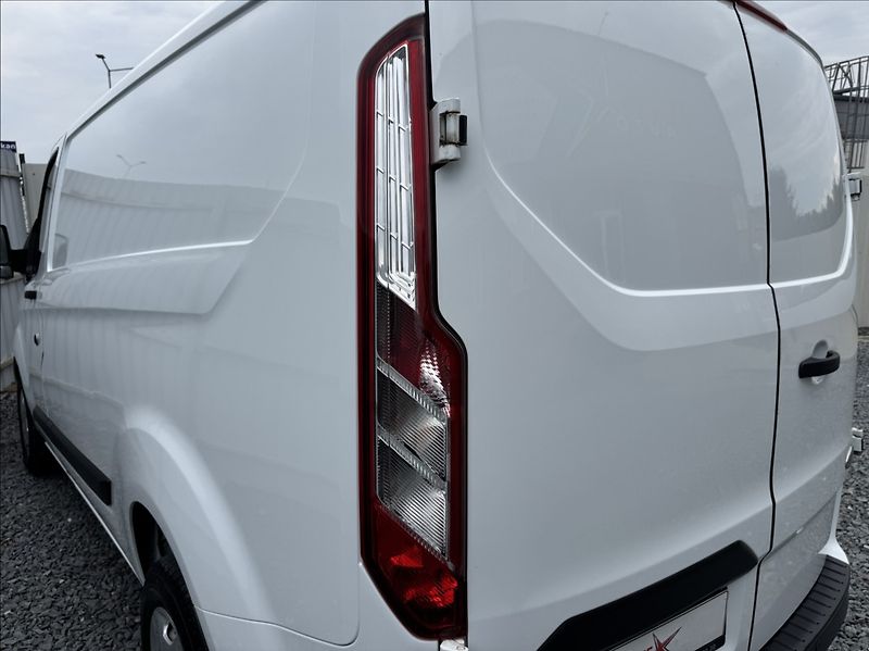 Ford Transit Custom 2,0 TDCi L1H1 DPH 1.maj ČR - fotka 23 z 50