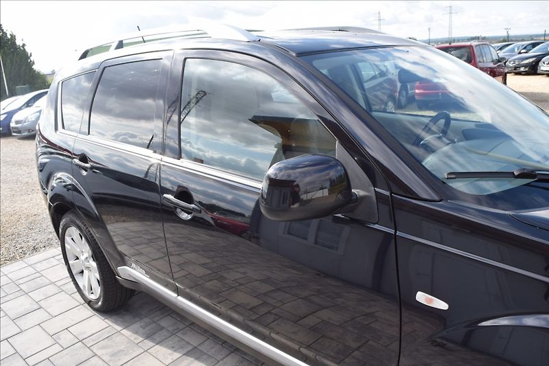 Mitsubishi Outlander 2,2 d 115KW TAŽNÉ 7MÍST 4X4 - fotka 9 z 51