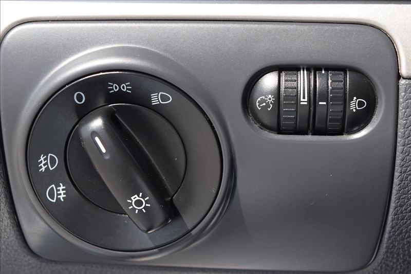 Volkswagen Golf 1,9 TDI 77KW 4X4 PO ROZVODECH - fotka 34 z 46
