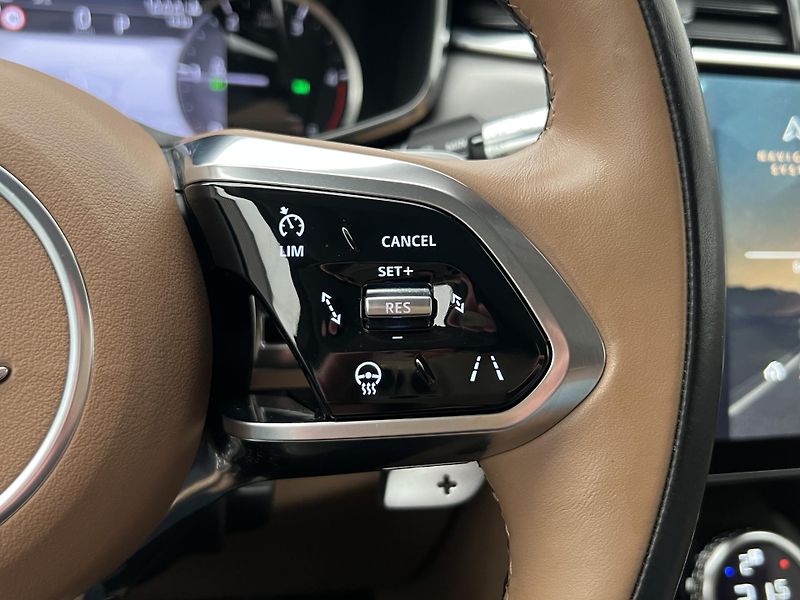 Jaguar F-Pace D200 S AWD AUT REZERVACE - fotka 17 z 42