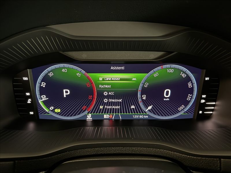 Škoda Karoq 2,0 TDi  DSG 4x4 Style Virtual - fotka 27 z 44