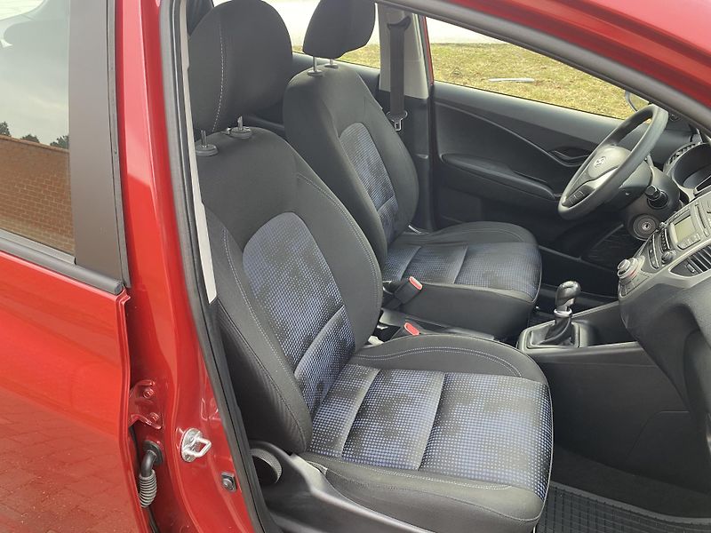 Hyundai ix20 (2011) 1.4i COMFORT,VÝB. STAV!! - fotka 24 z 34