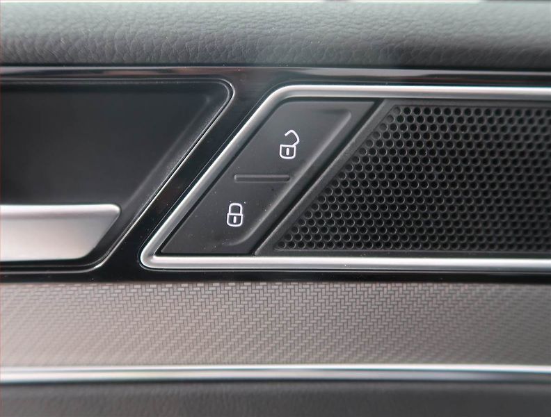 Volkswagen Passat (2022) R-Line 2.0 TSI - fotka 23 z 23