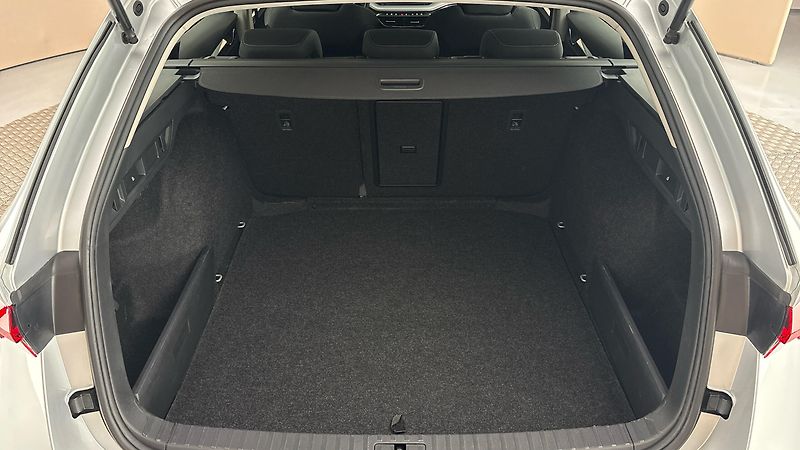 Škoda Octavia 2.0 TDI DSG Style Combi - fotka 17 z 25