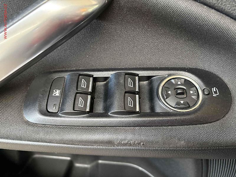 Ford Mondeo (2009) 2.0TDCi, 2.maj, Klima - fotka 12 z 15