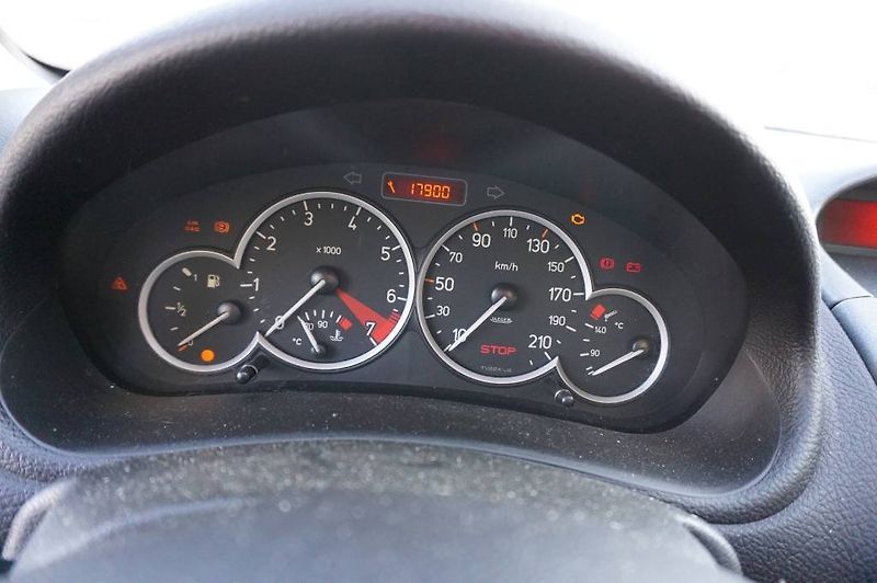 Peugeot 206 (2003) 206 CC  1,6 - fotka 19 z 21