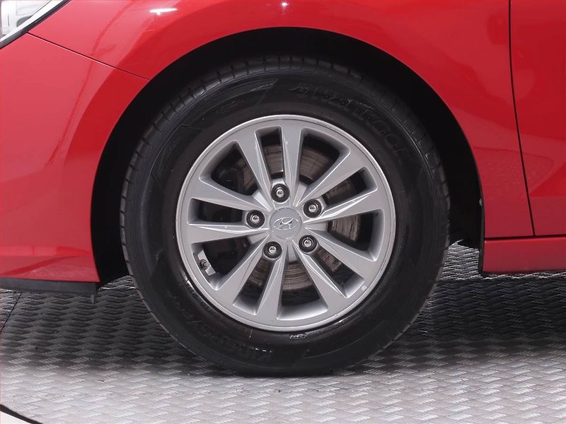 Hyundai i30 (2018) 1.4 T-GDI, ČR,1.maj - fotka 15 z 19