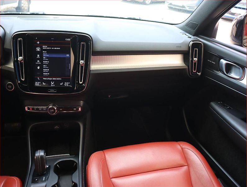 Volvo XC40 (2018) Inscription D4 AWD - fotka 8 z 20