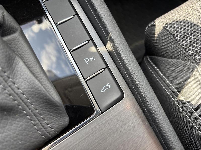 Škoda Superb 2,0 TDI 110kW Style DSG - fotka 37 z 47