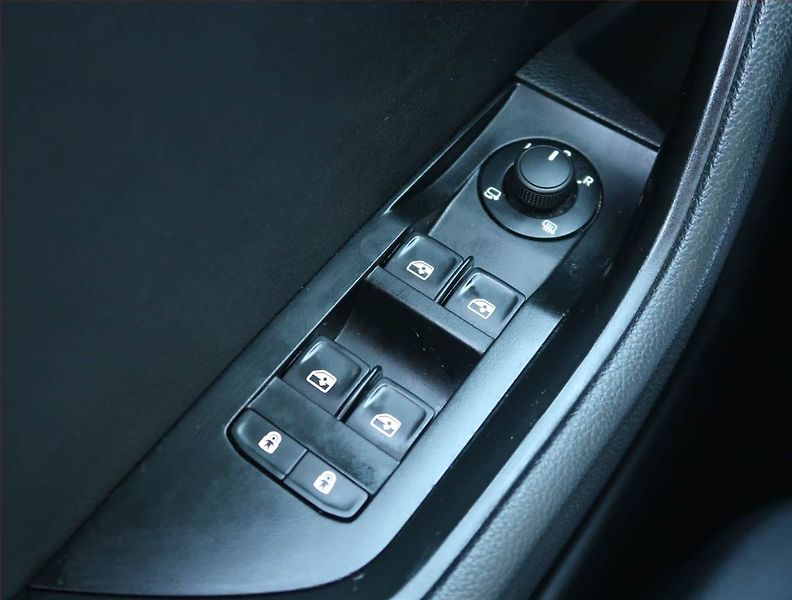 Škoda Superb (2019) 2.0 TDI, Automat, Serv.kniha - fotka 16 z 19