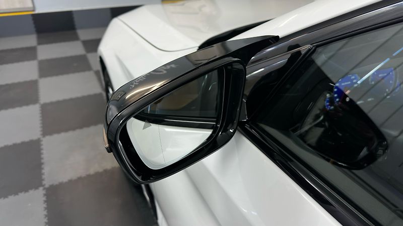 BMW Řada 5 XDIRVE/SPORT LINE/2 SADY GUM - fotka 11 z 55