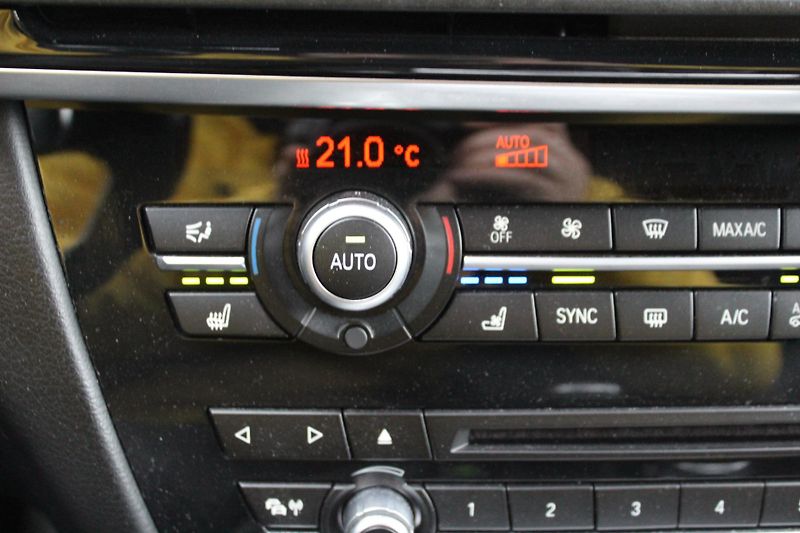 BMW X6 xDrive30d Mpaket  - fotka 16 z 27