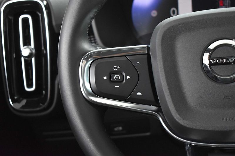 Volvo XC40 B4 AWD ULTIMATE BRIGHT*ČR 1.M* - fotka 18 z 42