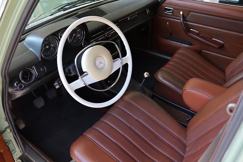 Mercedes-Benz 115 W115 230.4 manuál - fotka 20 z 50