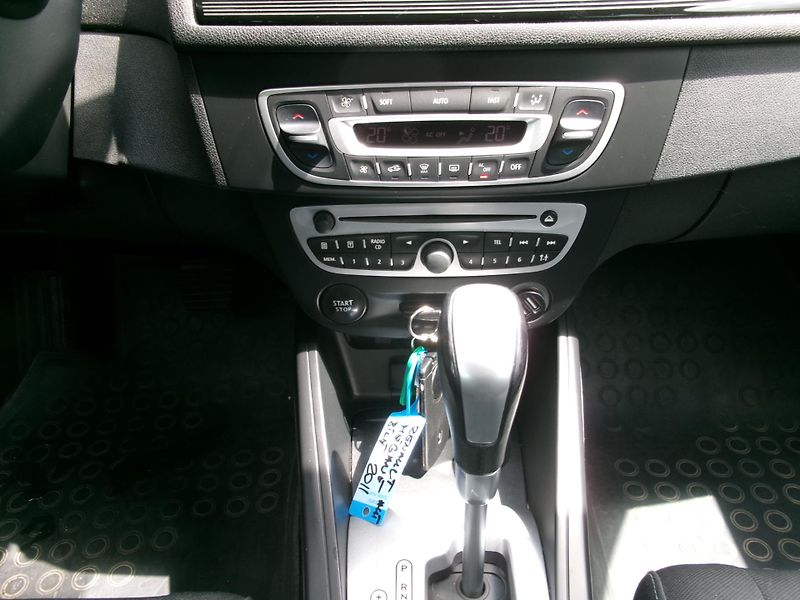 Renault Mégane (2011) 1,5dCi AUT AC BT TEMP TAŽNÉ - fotka 24 z 26
