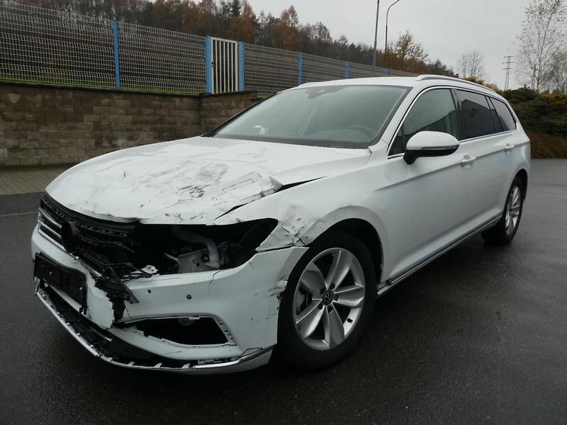 Volkswagen Passat Kombi 2,0 TDi 110kW automat na - fotka 6 z 15