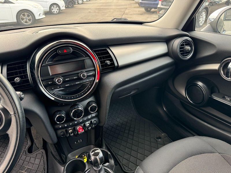 Mini One (2014) 1.2i 75kW - fotka 14 z 28