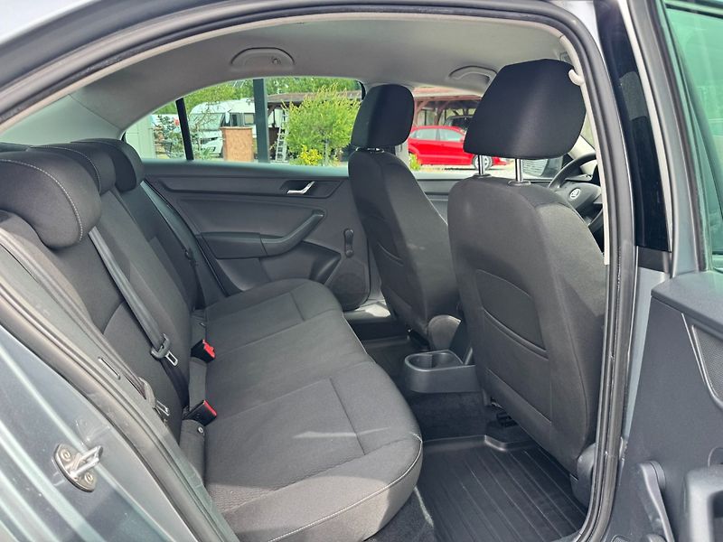 Škoda Rapid (2013) Ambition 1.2 TSI 63kW - fotka 25 z 37