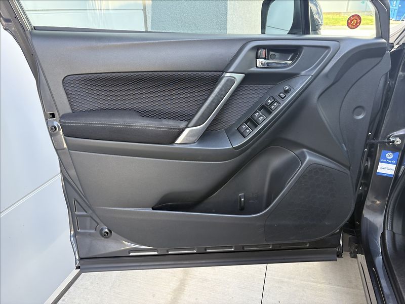 Subaru Forester 2,0 110 kw ČR 1 majitel servis - fotka 17 z 37