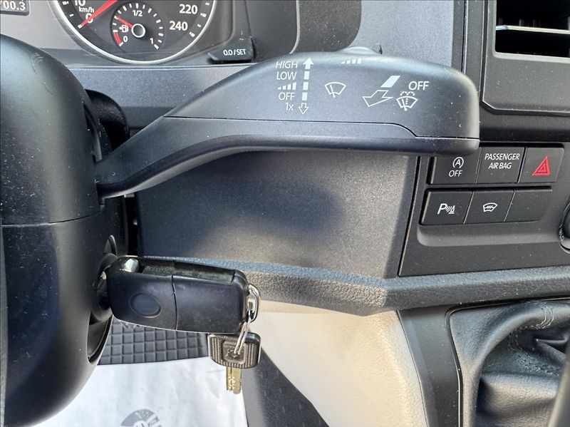 Volkswagen Transporter 2,0 TDI 4MOT LONG DPH 1.maj ČR - fotka 38 z 50