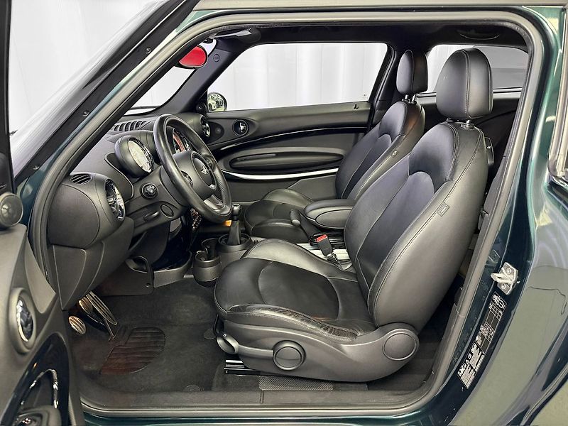 Mini Cooper 2.0 SD ALL4, NAVIGACE, HARMAN& - fotka 10 z 18