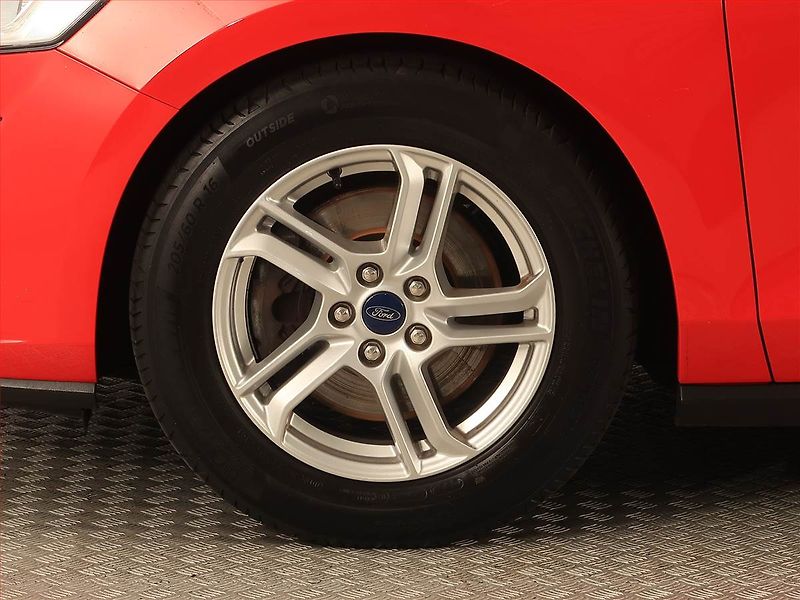 Ford Focus (2020) 1.0 EcoBoost, Tempomat - fotka 14 z 17