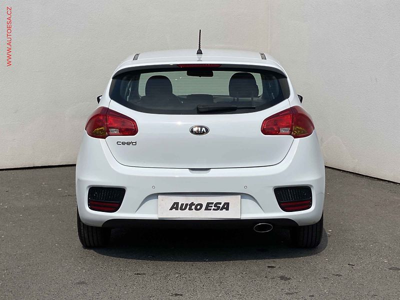 Kia Ceed (2016) 1.4 CVVT, ČR, servis.kniha - fotka 5 z 16