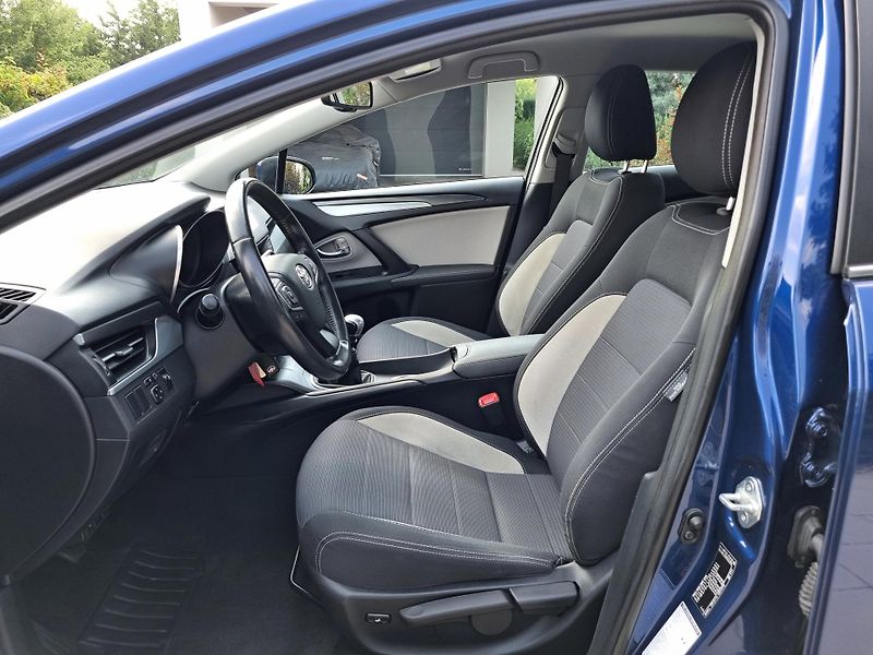 Toyota Avensis (2016) 1.8 COMFORT,KAMERA,ALU - fotka 14 z 42