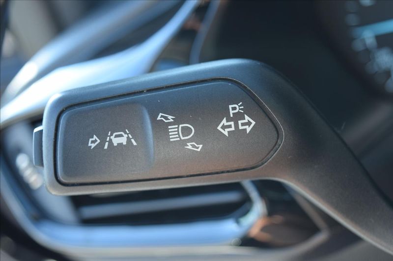 Ford Fiesta 1,0 i 73KW AUTOMAT NÍZKÉ KM - fotka 31 z 45