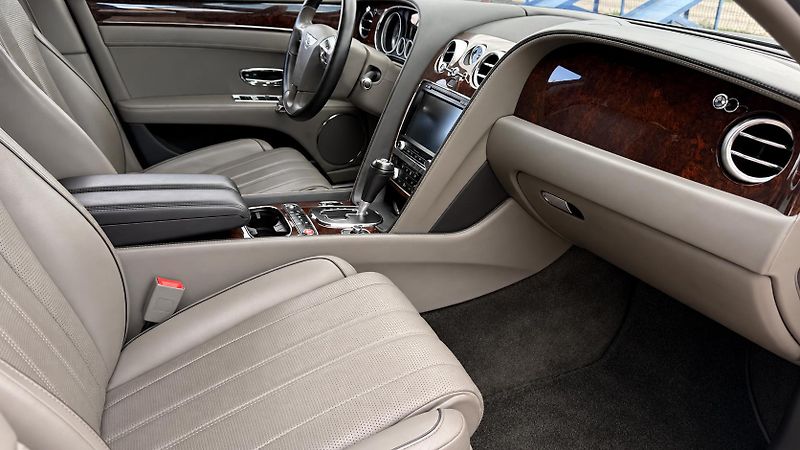 Bentley Flying Spur (2016) 6.0 W12,630PS-335KM/HOD,KRÁSNÝ - fotka 9 z 55
