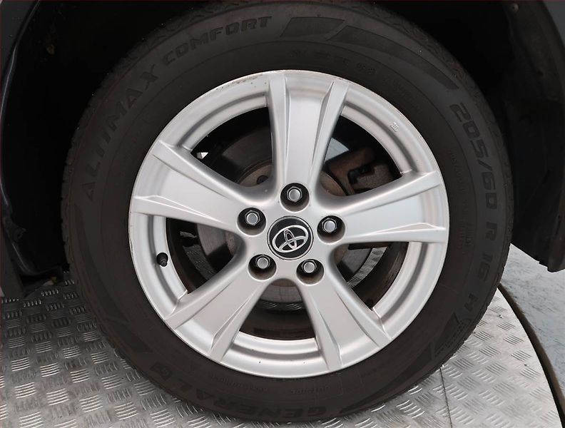 Toyota Verso (2010) 2.0 D-4D, 7 míst, nová STK - fotka 15 z 19
