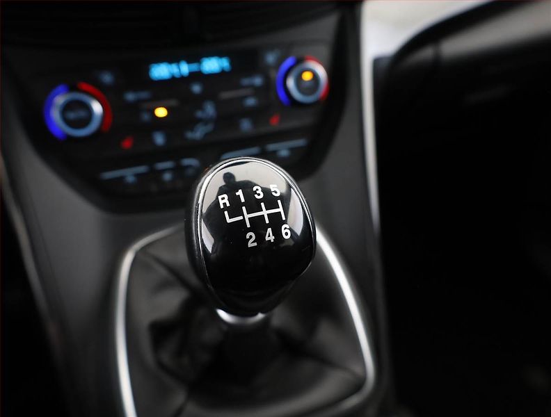 Ford Kuga (2019) Titanium 1.5 EcoBoost - fotka 12 z 17
