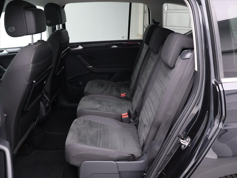 Volkswagen Touran 2,0 TDI 110kW DSG Highline 7M - fotka 14 z 35