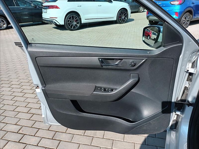 Škoda Fabia 1,2 TSI,66KW,DIGIKLIMA,TEMPOMA - fotka 16 z 36