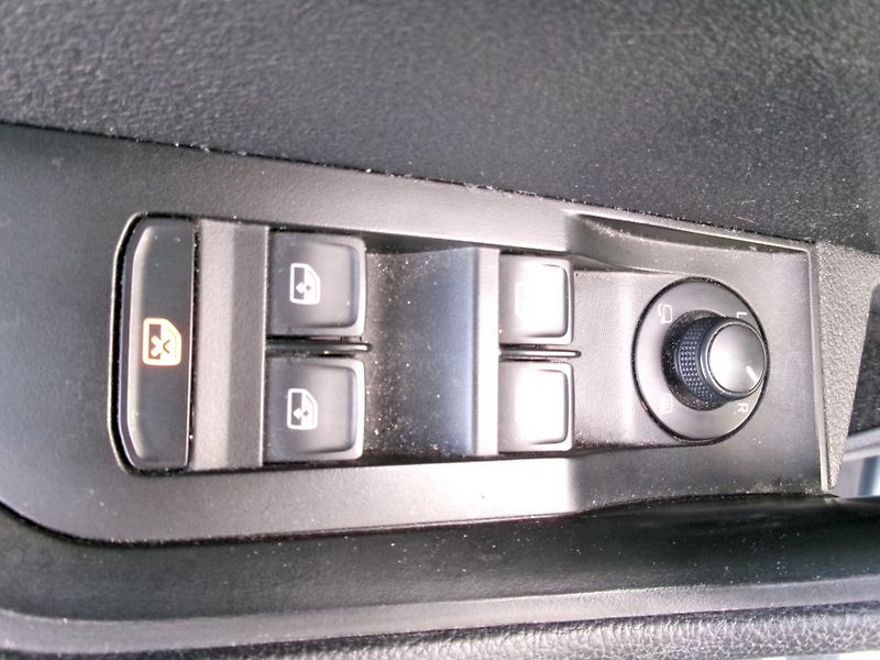 Škoda Superb 2.0 TDI NAVI AUTOKLIMA  - fotka 28 z 35