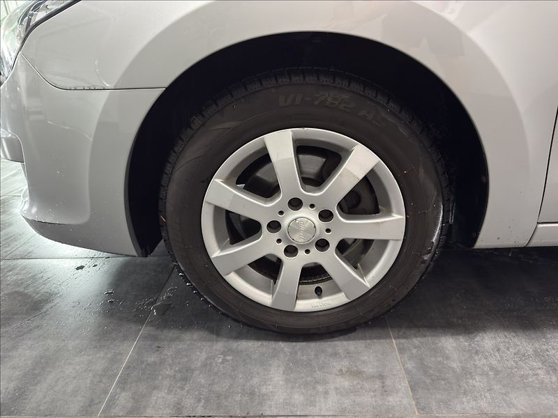Hyundai i30 1,4   CVVT 95.000KM KLIMA - fotka 23 z 25