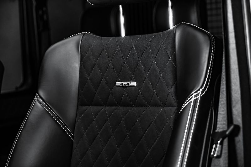 Mercedes-Benz Třídy G 4x4 2 AMG Designo Carbon - fotka 23 z 29