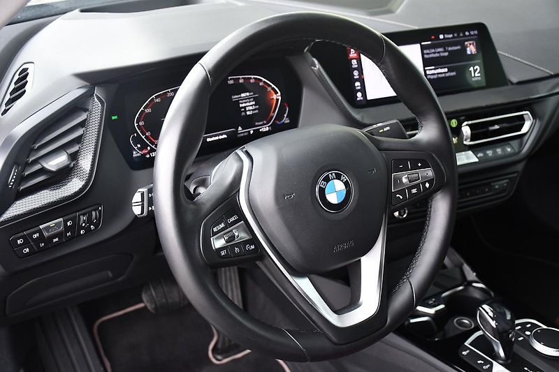 BMW Řada 2 218d NAVI LED REZERVACE - fotka 16 z 39