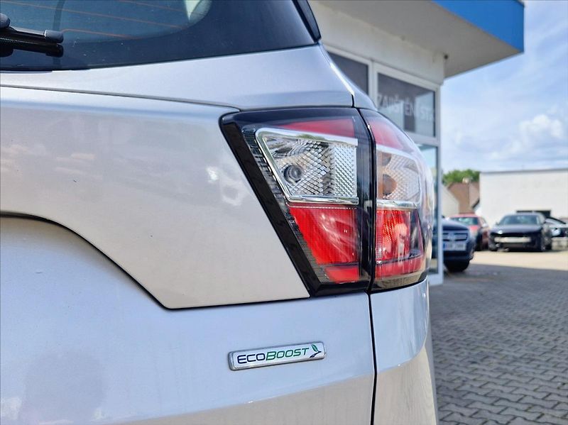 Ford Kuga 1,5 i EB 88kW AC VÝHŘEV NOVSTK - fotka 12 z 36
