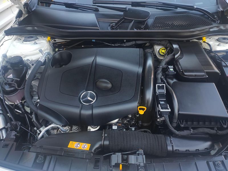 Mercedes-Benz GLA 200d 4MATIC,AT,ČR - fotka 36 z 42