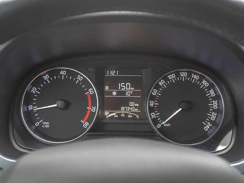 Škoda Fabia (2016) 11/16 1.0i 55KW – TEMPOMAT - fotka 19 z 44