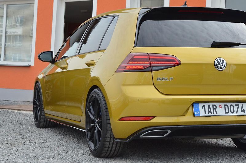 Volkswagen Golf (2017) 1.6 TDi 85kW DSG R-LINE HighL. - fotka 10 z 44