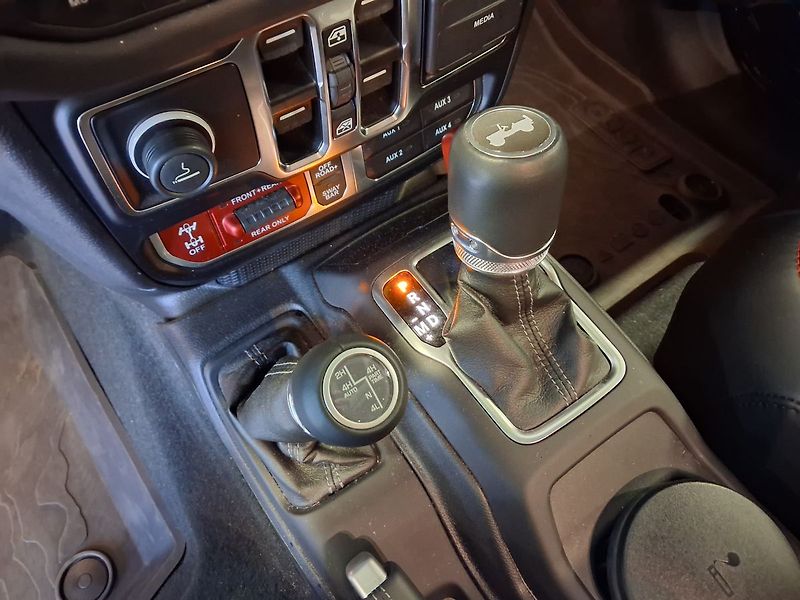 Jeep Wrangler (2024) Rubicon 2.0 Turbo 4WD - fotka 20 z 21