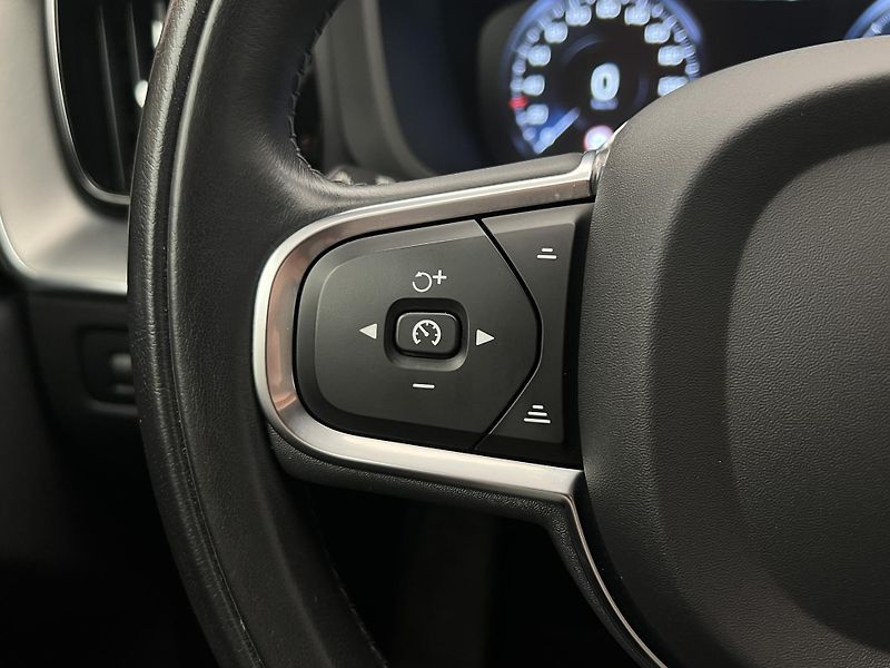 Volvo XC60 B4 MOMENTUM - fotka 24 z 46
