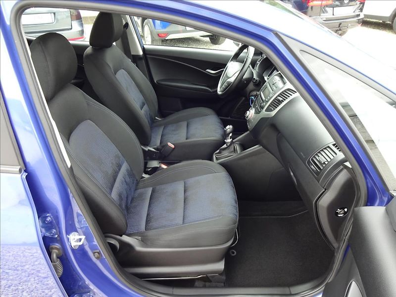 Hyundai ix20 1,6 i 91kW 56 000km - fotka 28 z 48
