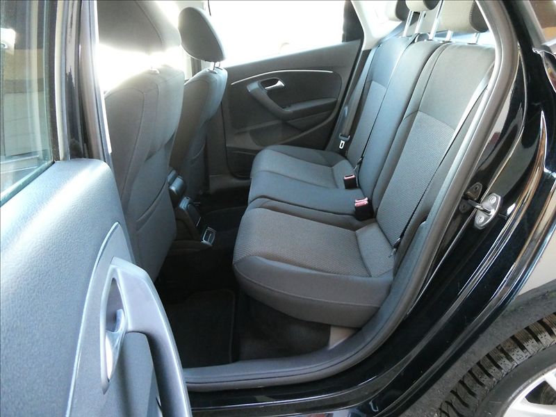 Volkswagen Polo 1,2 TSi 66kW HIGHLINE,serviska - fotka 23 z 39